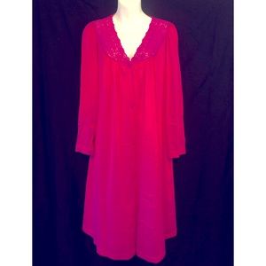 Beautiful Vanity Fair Nylon Robe. Size Small